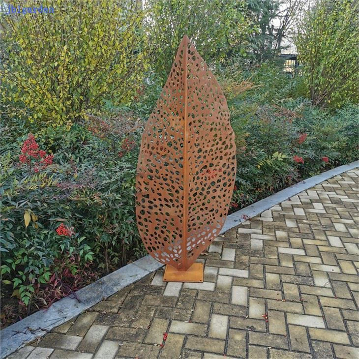 Rusty Metal Autumn Leaf Garden Sculpture