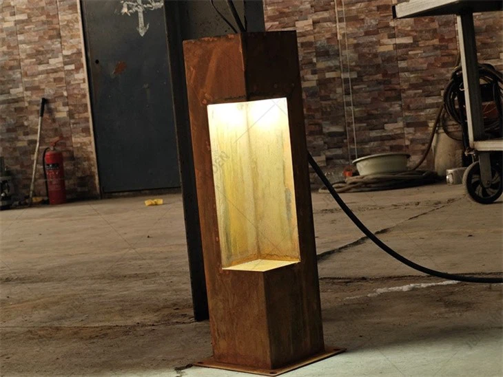 STYLE OUTDOOR FLOOR LAMP
