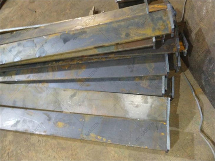 ECO-FRIENDLY STEEL FENCE POSTS
