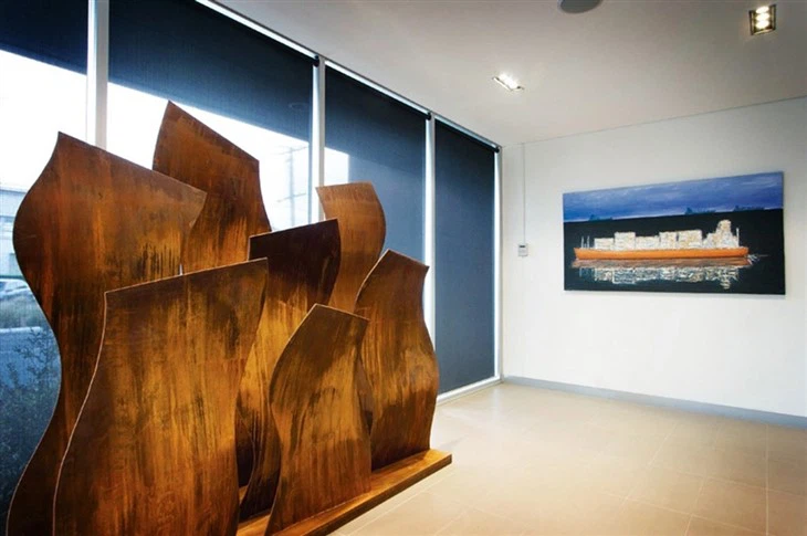 Eye-catching Sculpture