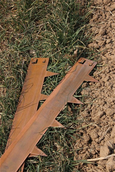 Minimalist Corten Steel Landscaping Edging For Contemporary Gardens